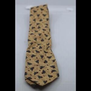 Tie Solitaire with rooster birds logo on a beige cloth